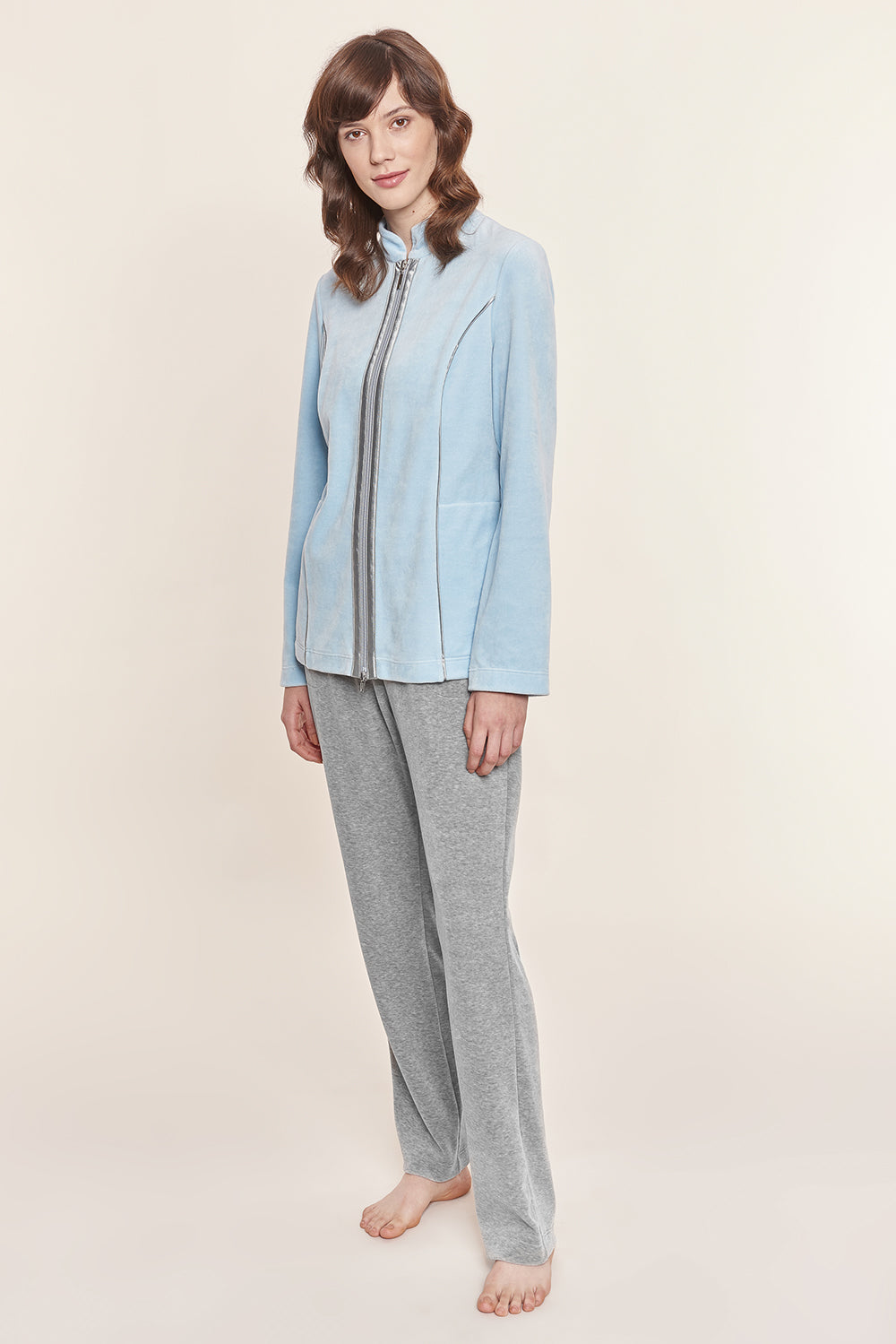 Frontalbild von Rösch Hausanzug