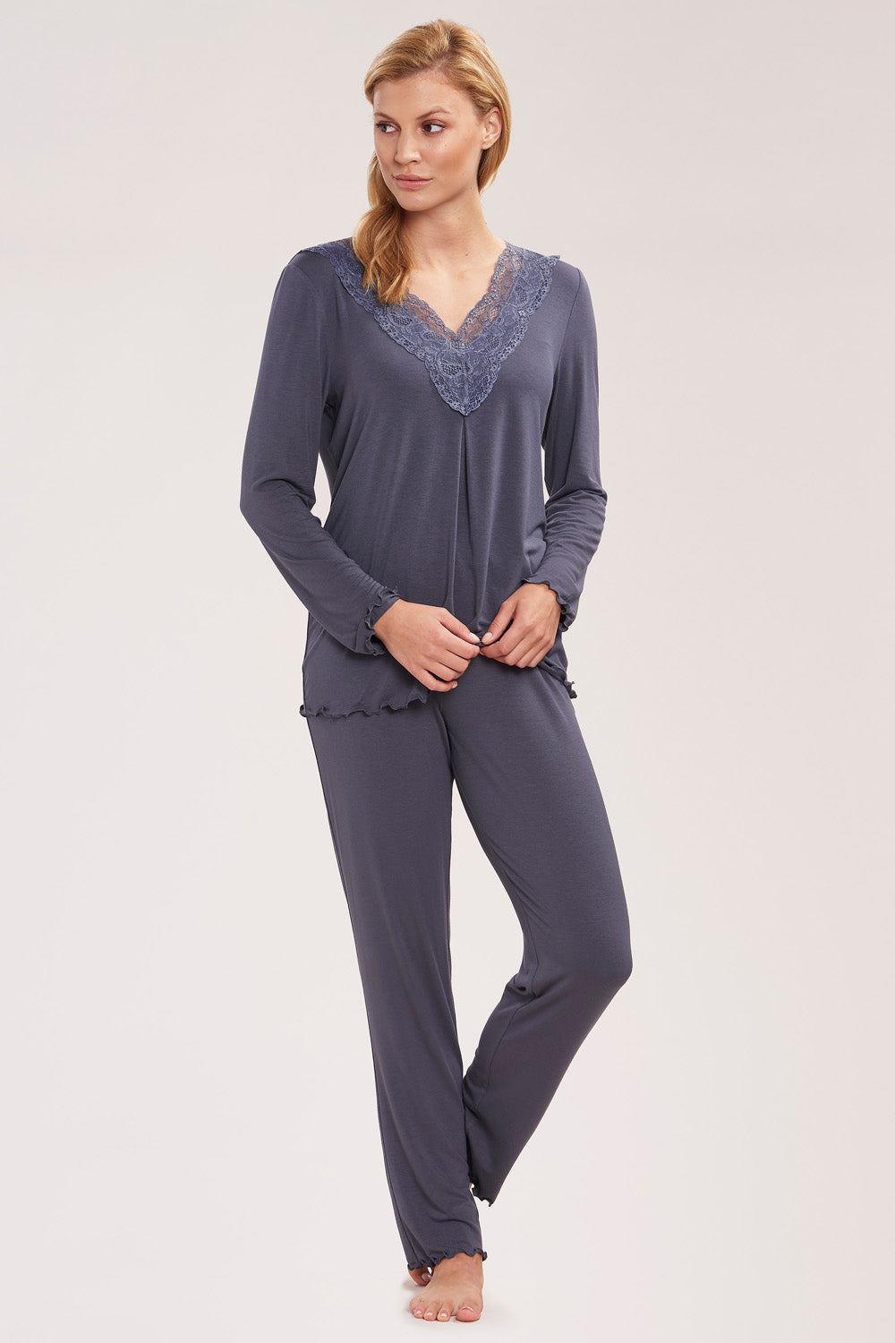 Frontalbild von Rösch Pyjama Lang