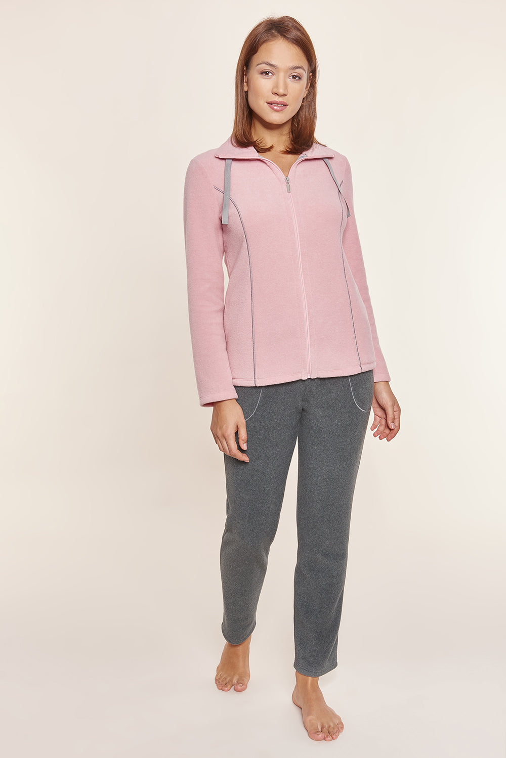 Frontalbild von Rösch Hausanzug