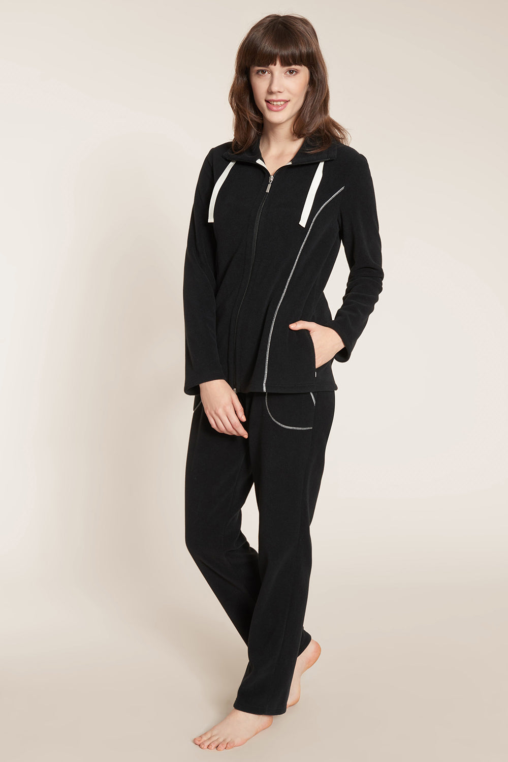 Frontalbild von Rösch Hausanzug