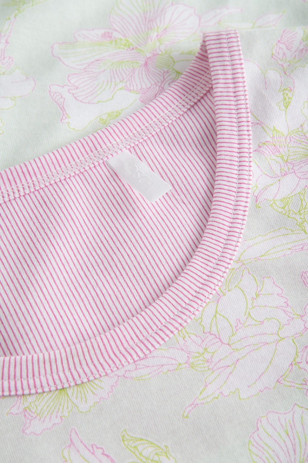 Ganzkörperbild von Rösch Nachthemd Knielang