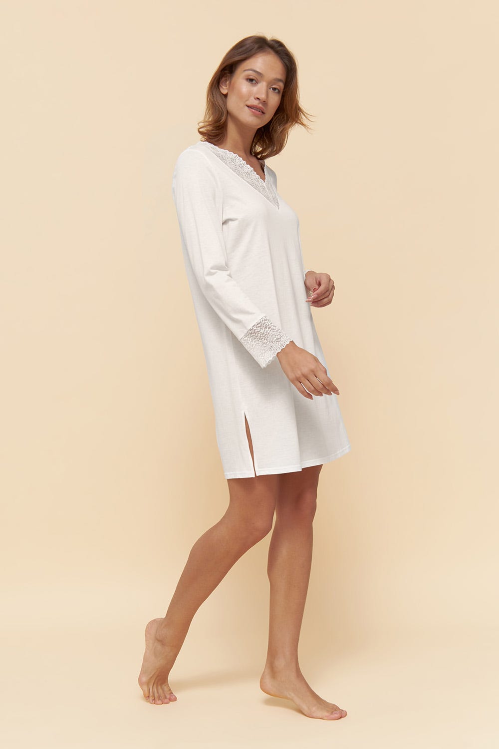 Frontalbild von Nachthemd mit eleganten Spitzen-Details einfarbig romantisch verspielt Baumwolle/Modal
