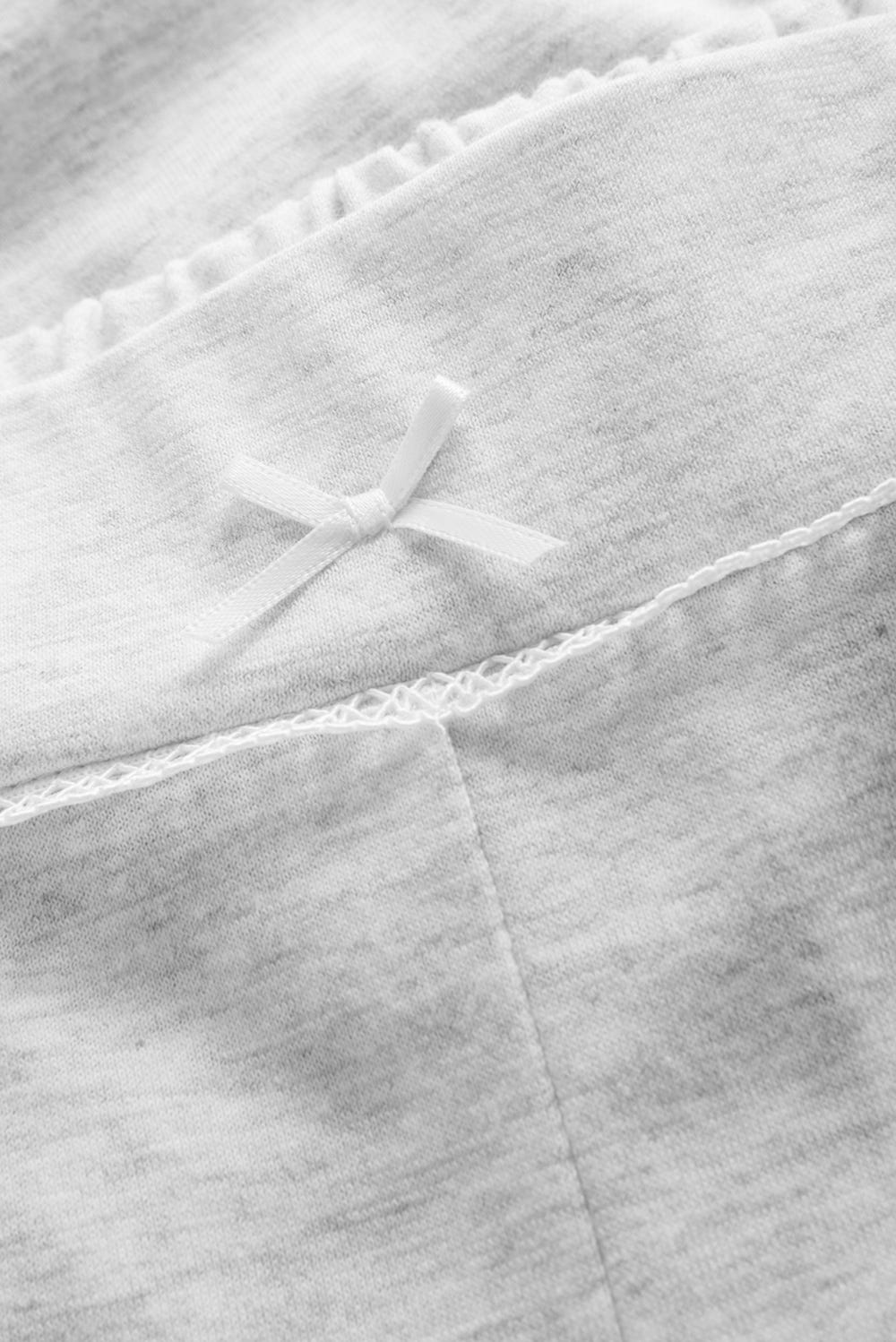 Detailbild 3 von Pyjama lang in Graumelange Spitzeneinsätze Zierschleife Raffungen 100% Baumwolle 