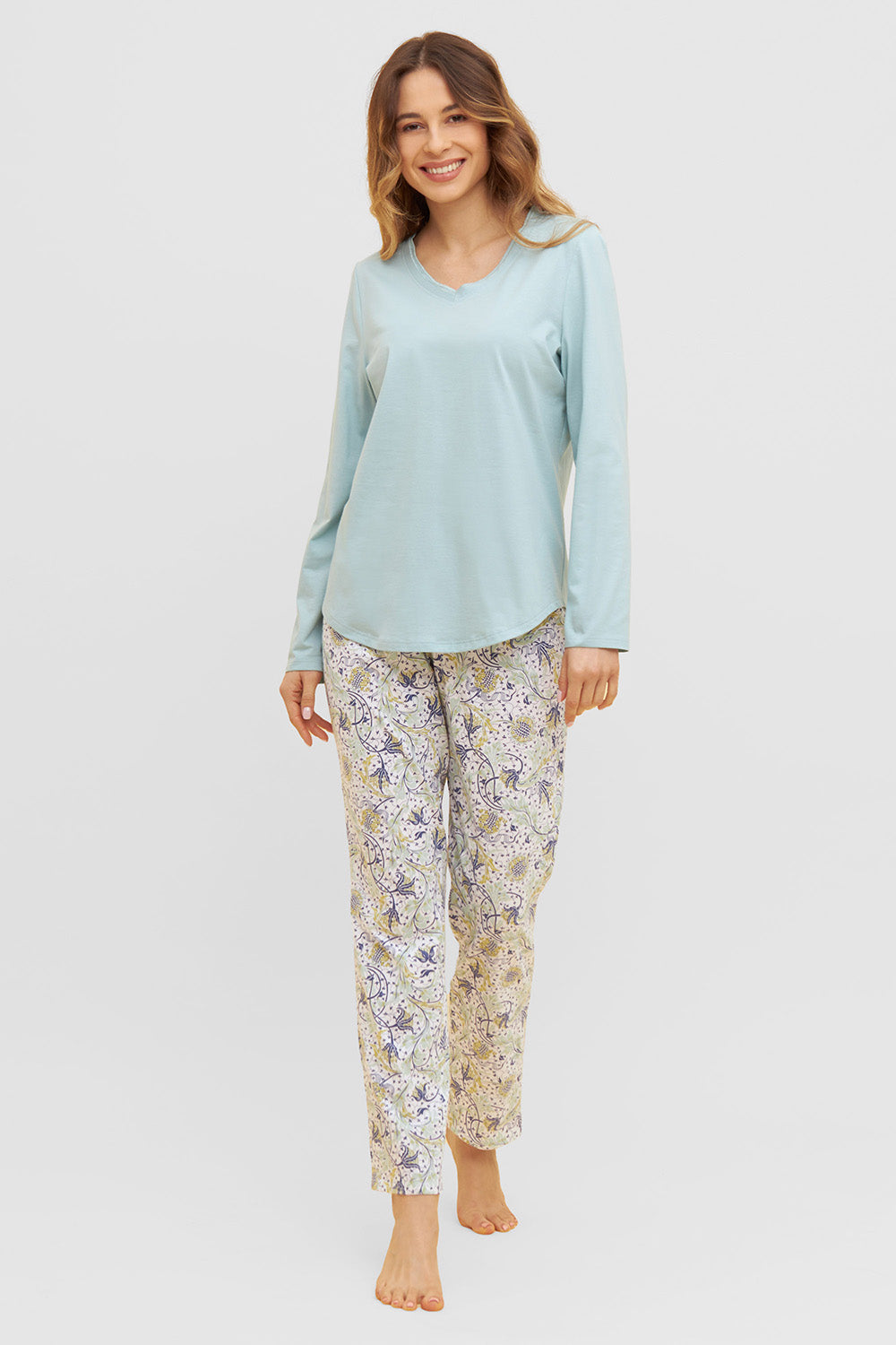 Ganzkörperbild von Rösch Shirt Langarm