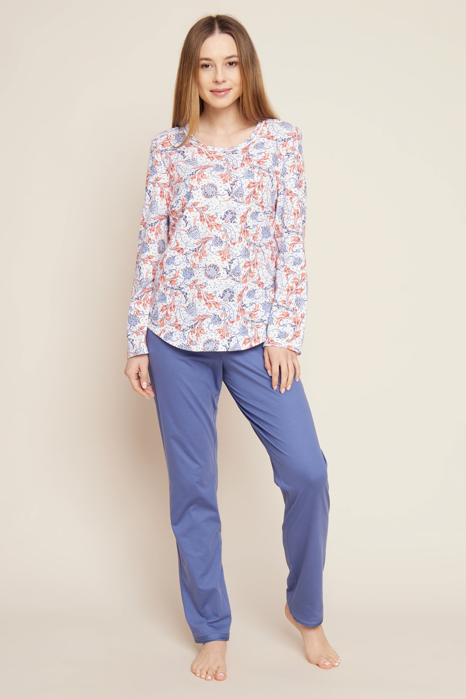 Ganzkörperbild von Rösch Shirt Langarm