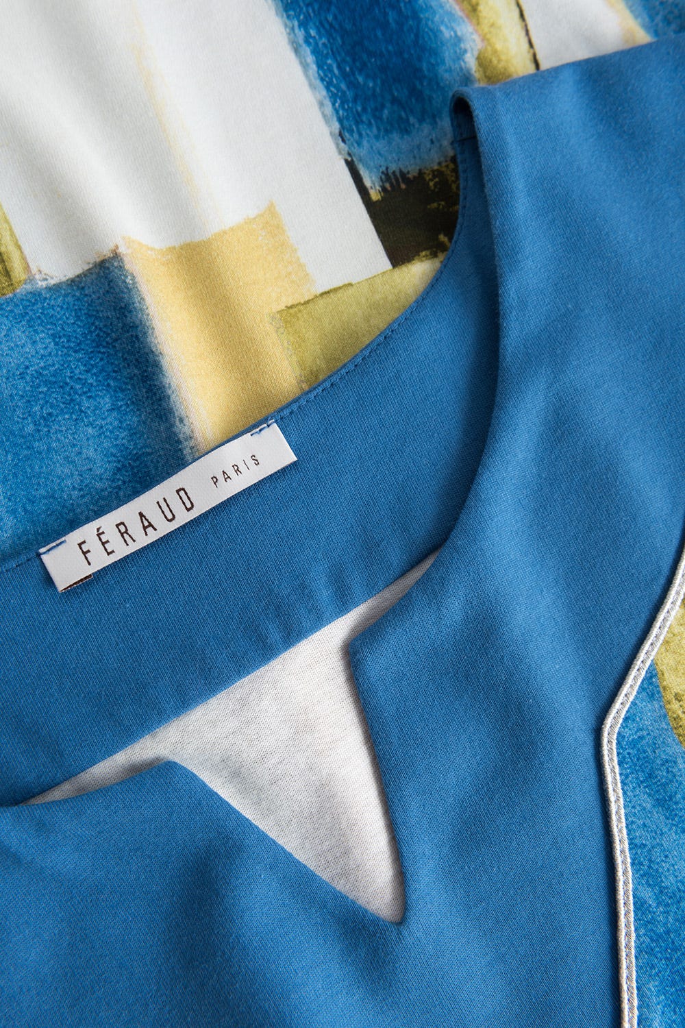 Detailbild 1 von Pyjama mit eleganter Passe im grafischen Druck 100% Baumwolle