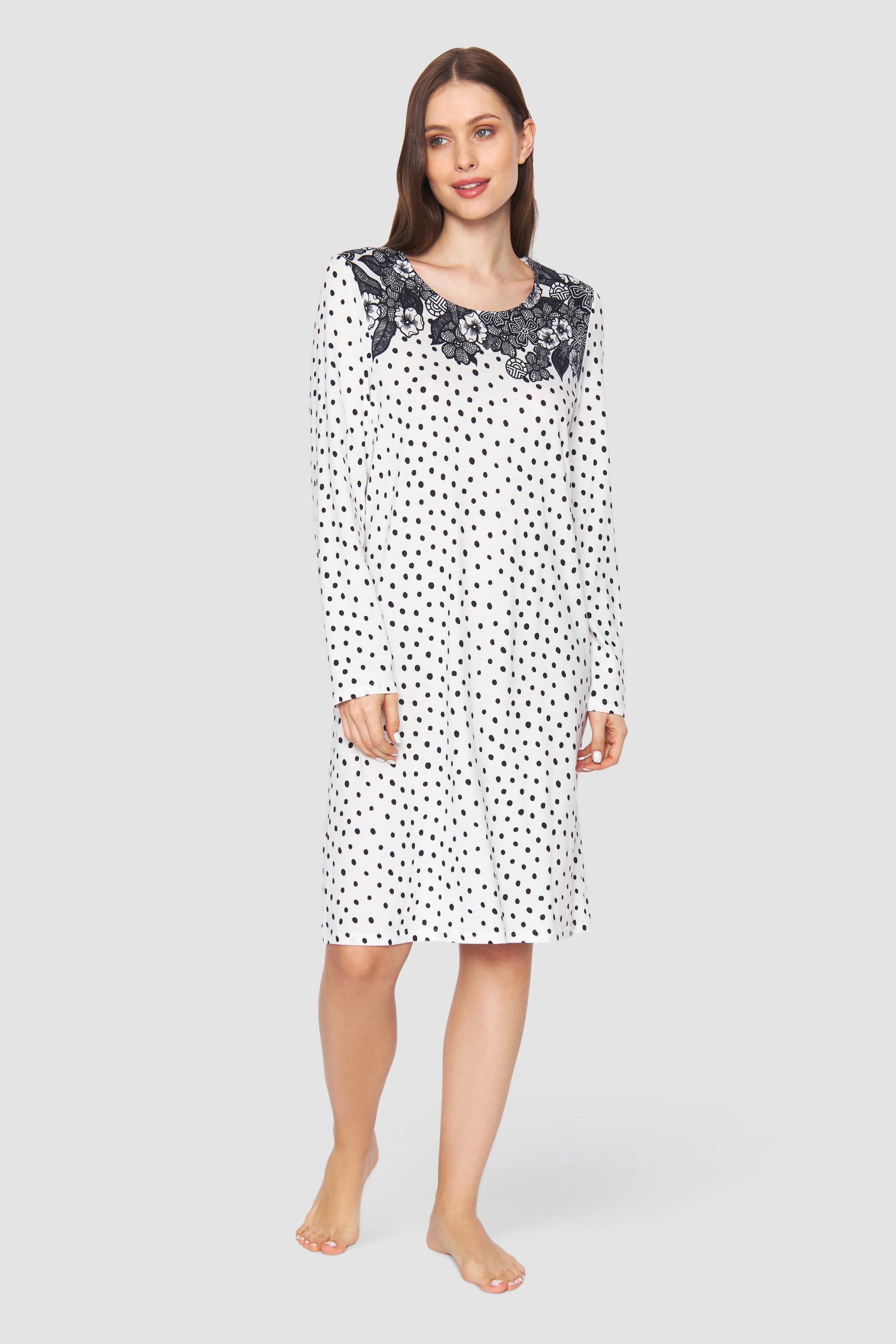 Frontalbild von Nachthemd im Tupfen-Blüten-Druck Baumwolle/Modal