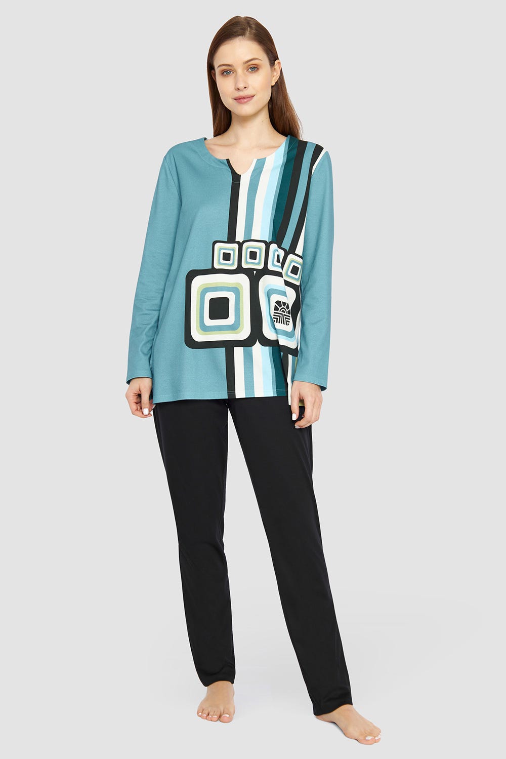 Frontalbild von Pyjama mit Retro-Druck 100% Baumwolle