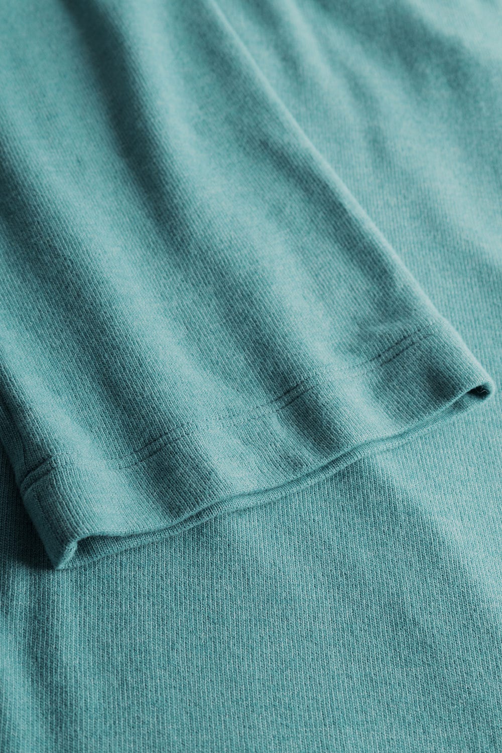 Detailbild 3 von Wickelmantel aus Strick Kontrastpaspel Materialmix