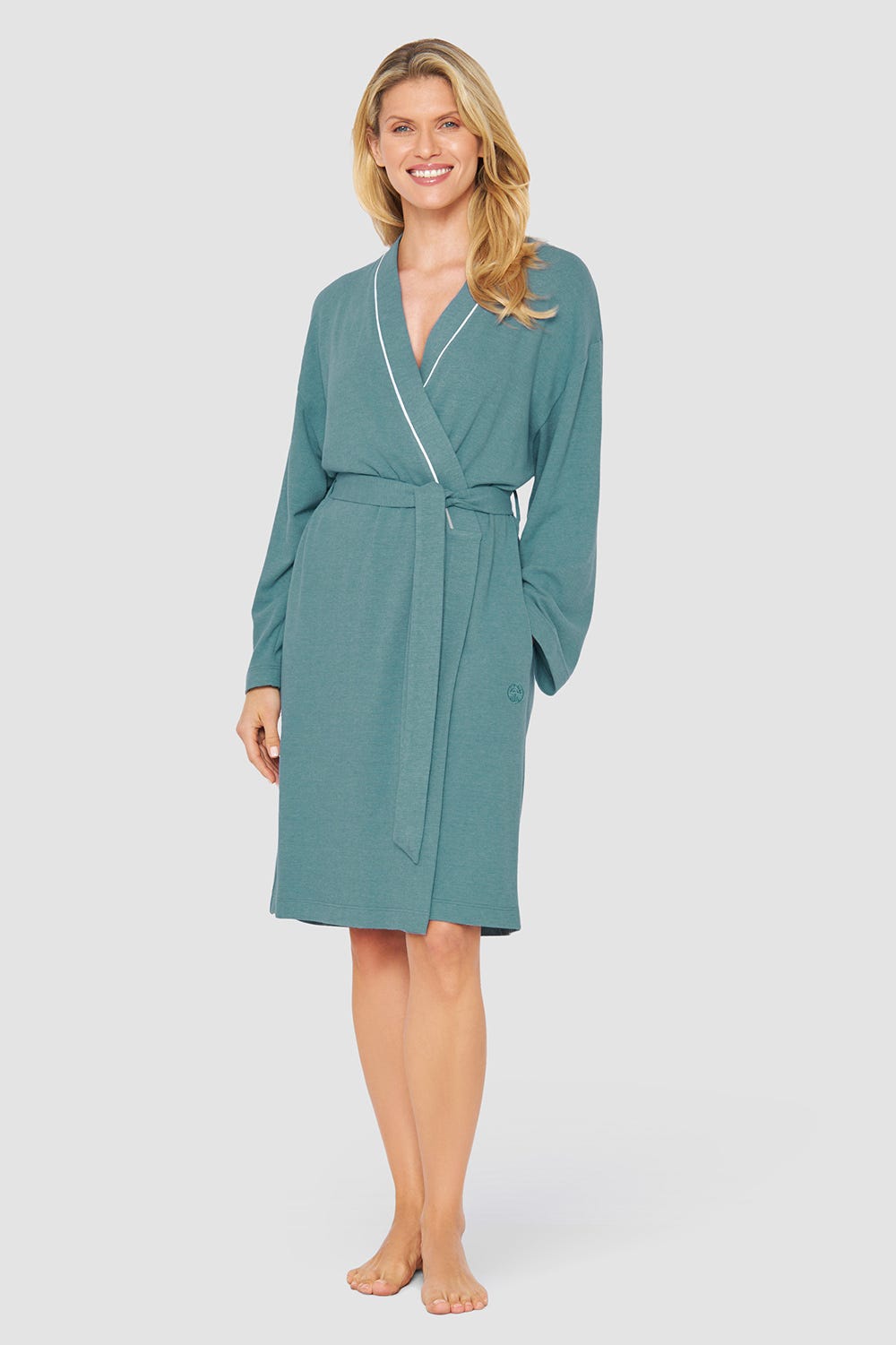 Frontalbild von Wickelmantel aus Strick Kontrastpaspel Materialmix