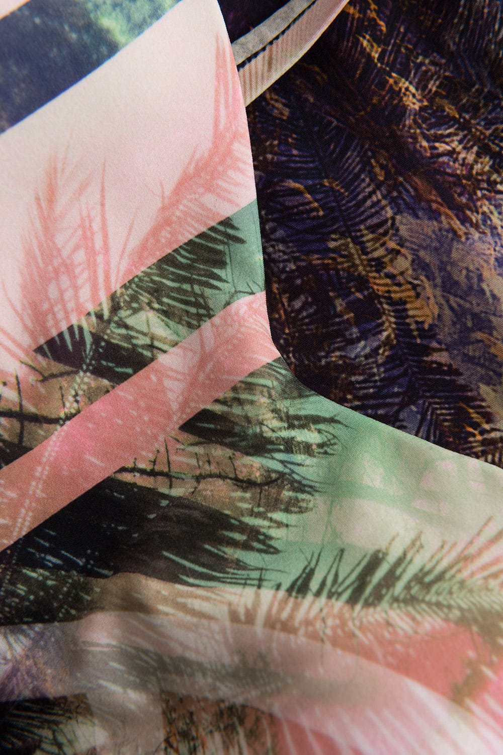 Detailbild 1 von Bandeau-Badeanzug im aufregenden Palmen-Druck Spacer-Cups Polyamid/Elasthan