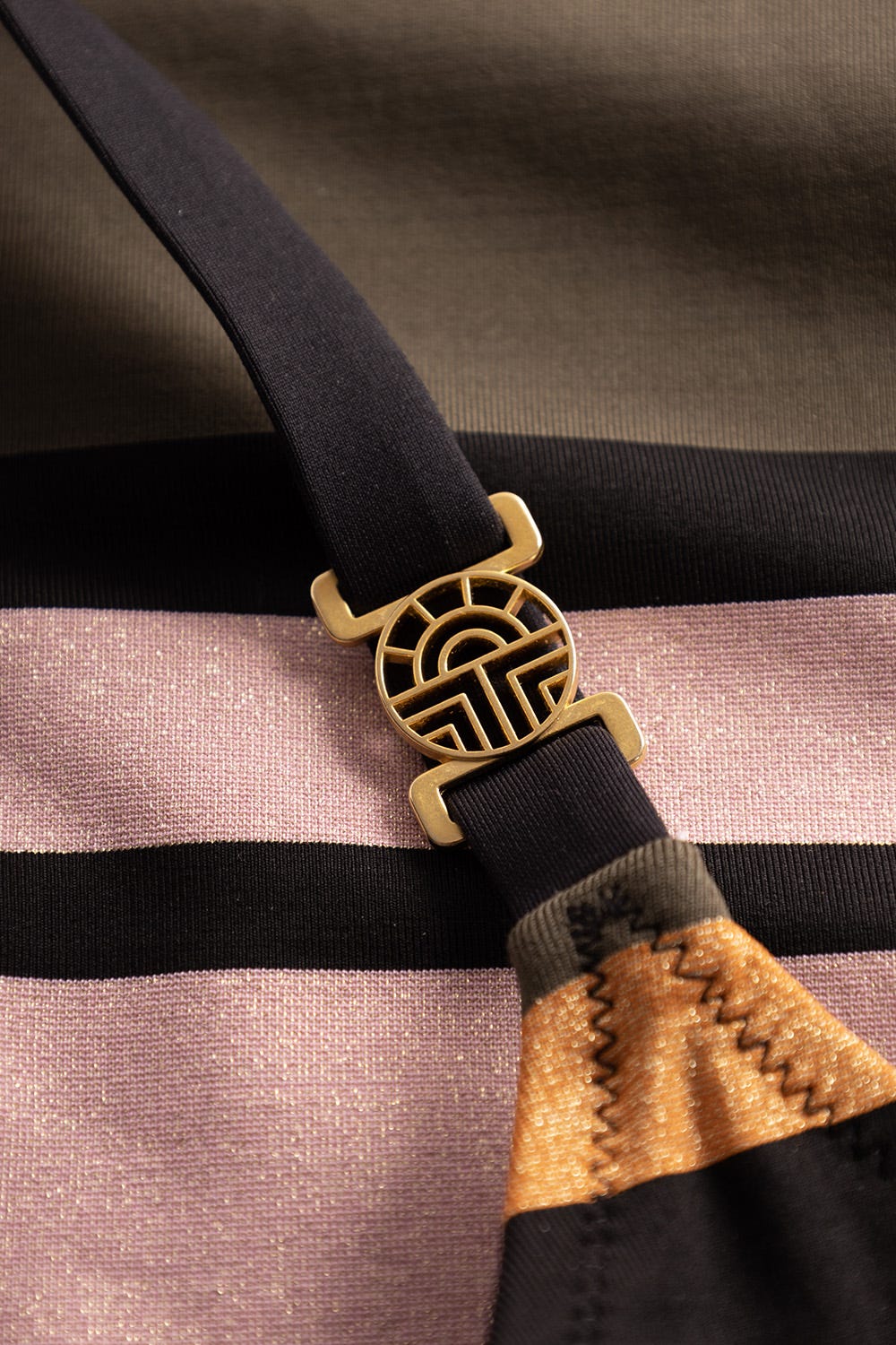 Detailbild 1 von Badeanzug im Ringel-Druck mit Schimmer-Effekt Materialmix