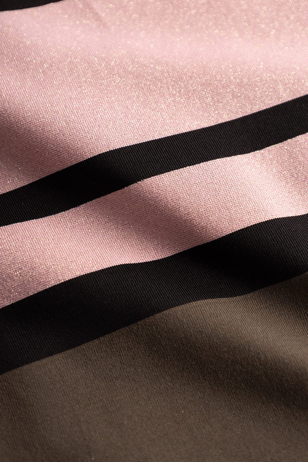 Detailbild 2 von Badeanzug im Ringel-Druck mit Schimmer-Effekt Materialmix