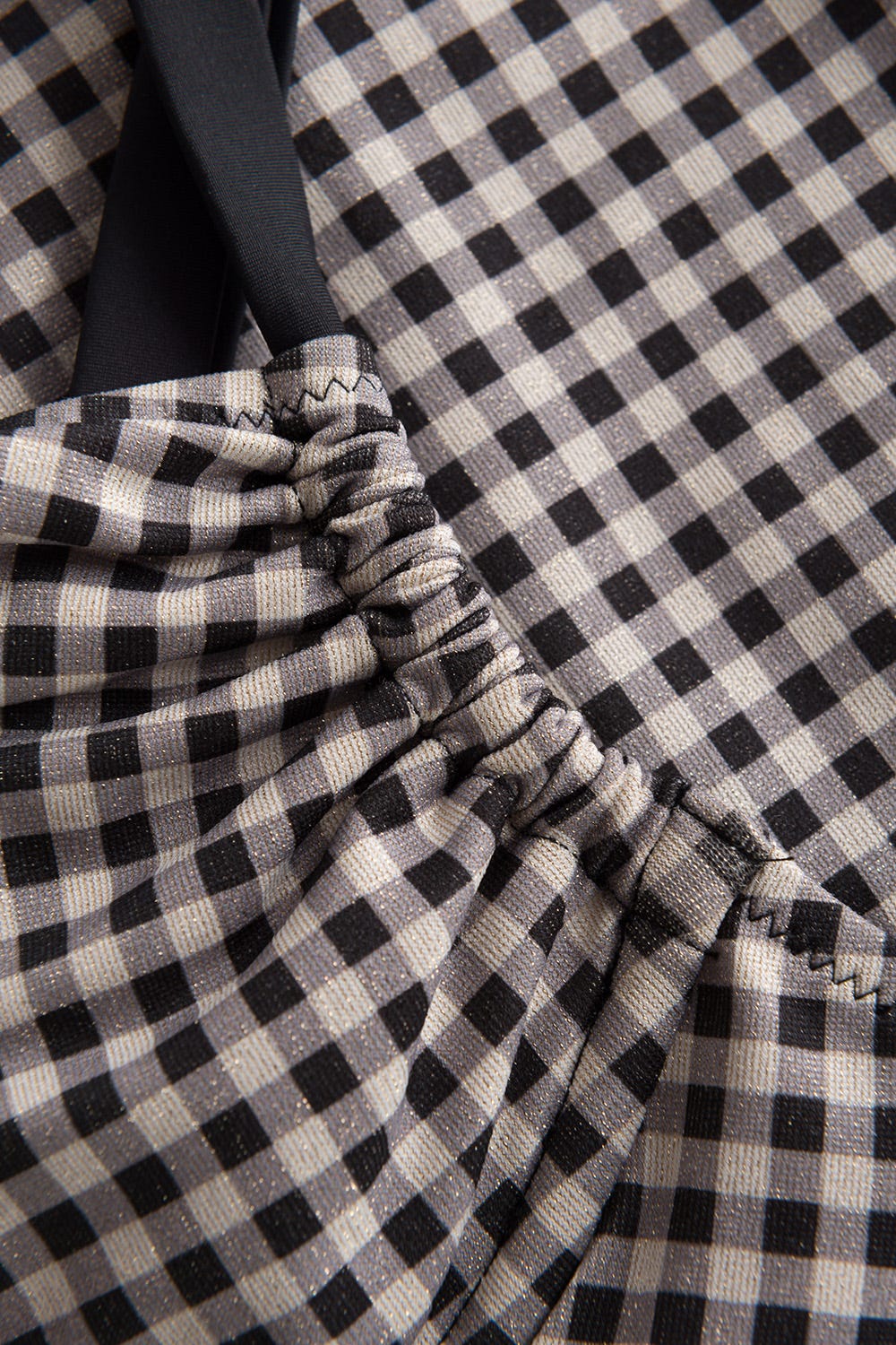 Detailbild 3 von Bikini im Retro Karo-Druck mit Schimmer-Effekt Ziergürtel Materialmix