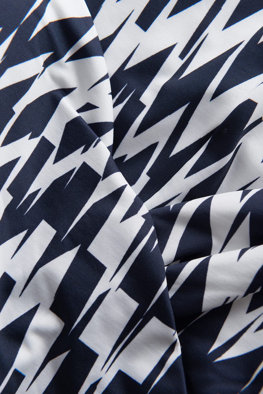 Detailbild 1 von Badeanzug im grafischen Druck Dunkelblau-Weiß Polyamid/Elasthan