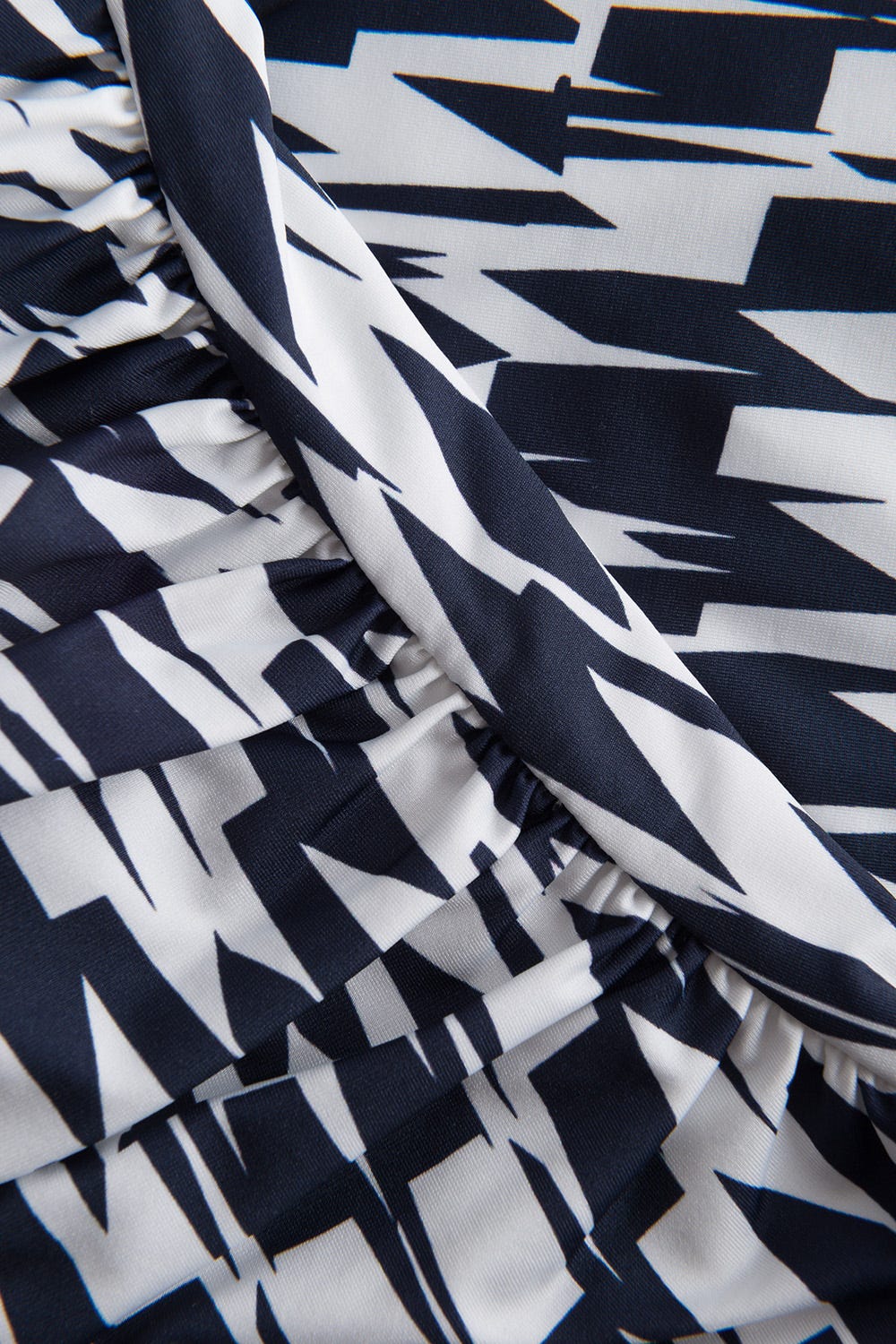 Detailbild 3 von Badeanzug im grafischen Druck Dunkelblau-Weiß Polyamid/Elasthan