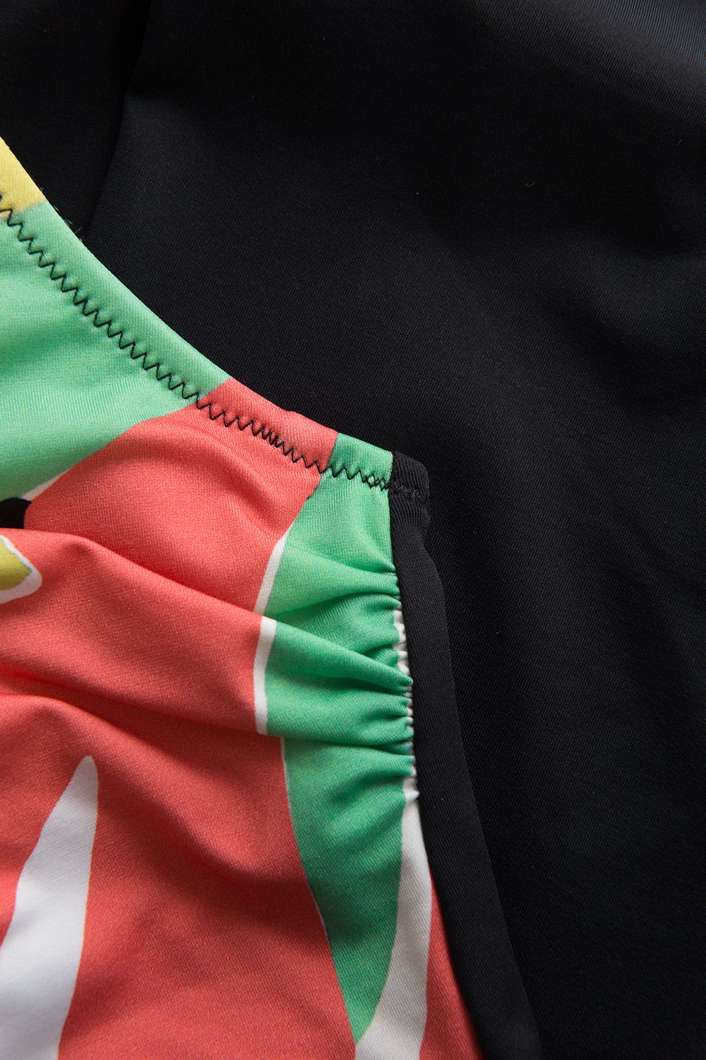 Detailbild 2 von Badeanzug im bunten Druck Schwarz Spacer-Cups Polyamid/Elasthan