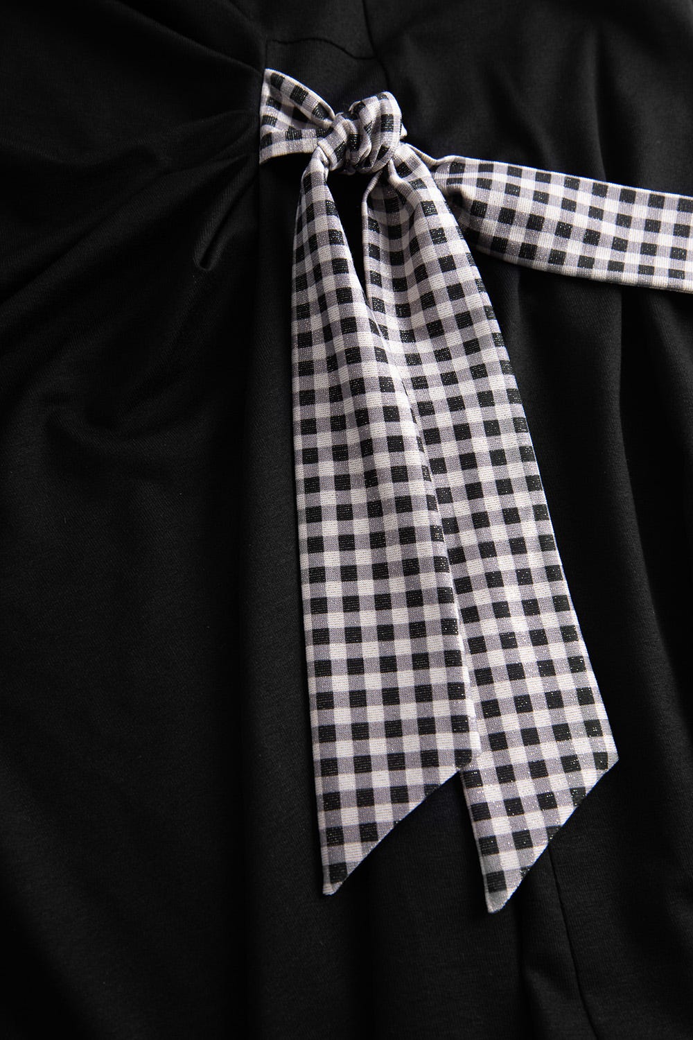 Detailbild 1 von Kleid mit seitlichem Bindeknoten im Karo-Druck Schwarz Viskose/Elasthan