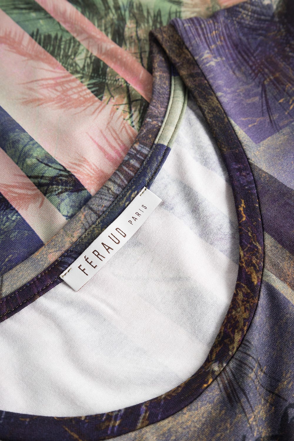 Detailbild 2 von T-Shirt im aufregenden Palmen-Druck Basic Viskose/Elasthan