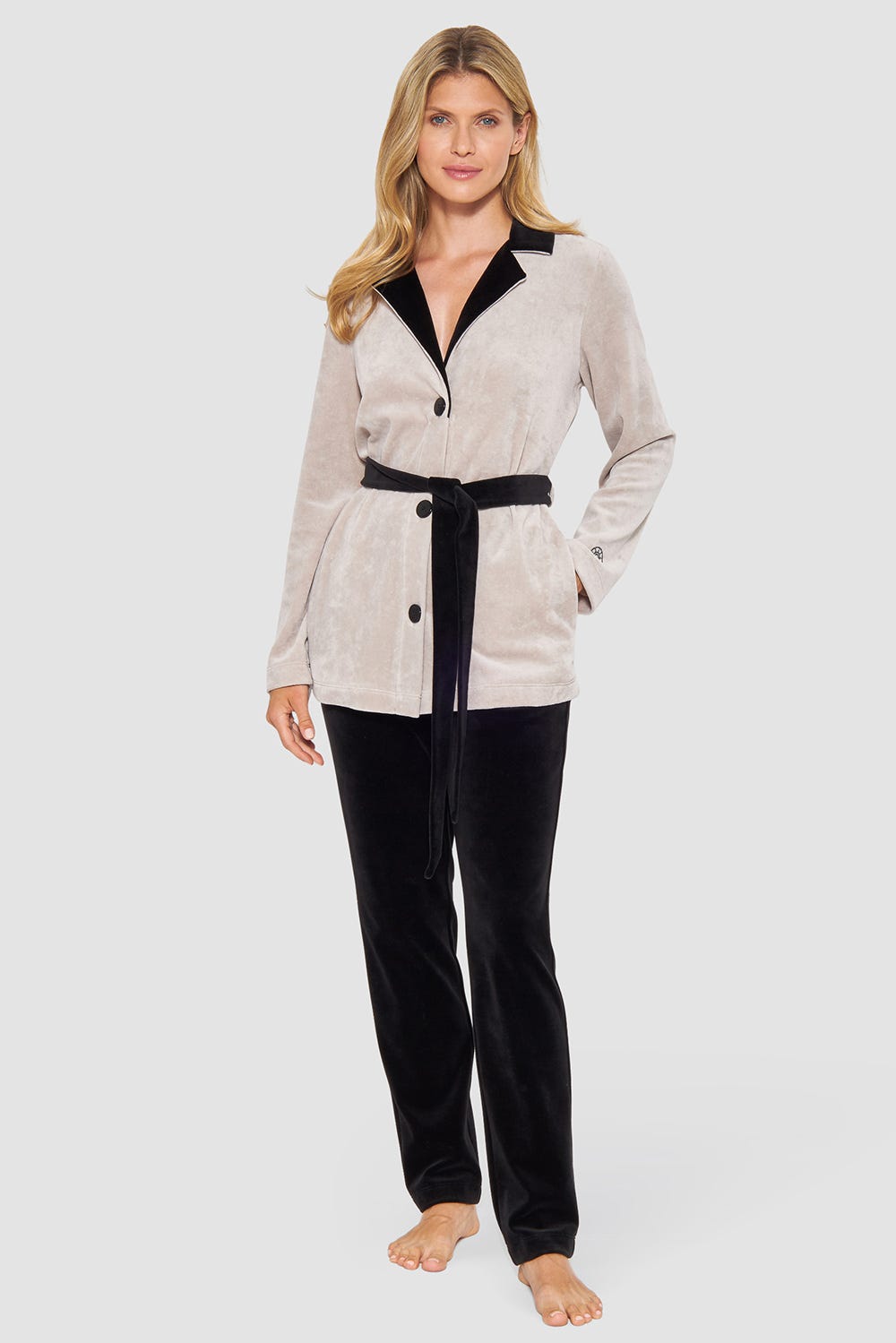 Frontalbild von Hausanzug in Greige-Schwarz aus Nicki geknöpft Baumwolle/Polyester