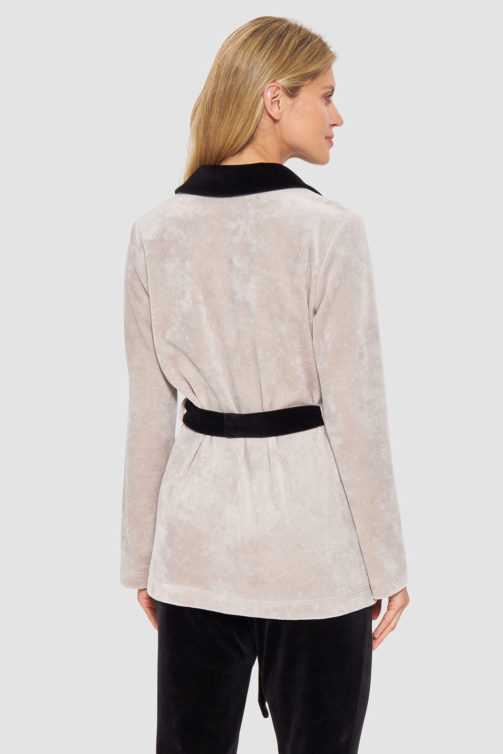 Rückansicht von Hausanzug in Greige-Schwarz aus Nicki geknöpft Baumwolle/Polyester