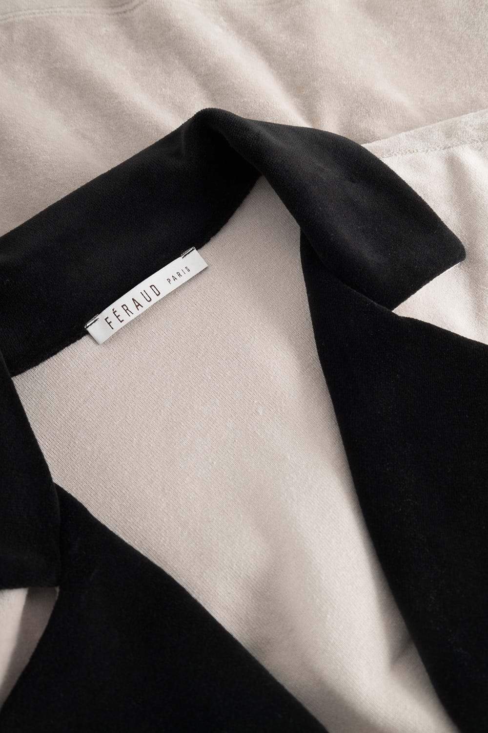 Detailbild 1 von Hausanzug in Greige-Schwarz aus Nicki geknöpft Baumwolle/Polyester