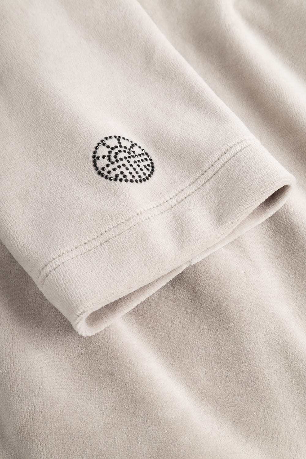 Detailbild 2 von Hausanzug in Greige-Schwarz aus Nicki geknöpft Baumwolle/Polyester