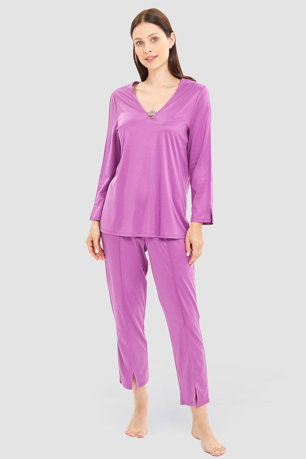 Frontalbild von Pyjama mit Logodetail und Nadelzug Violett Viskose/Baumwolle