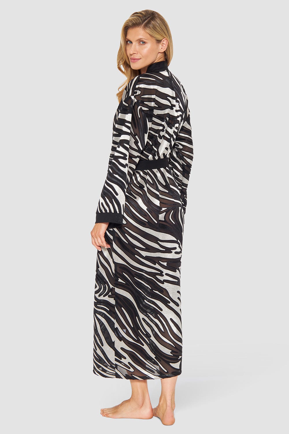 Rückansicht von Morgenmantel im Zebradruck exotisch elegant Polyester/Viskose