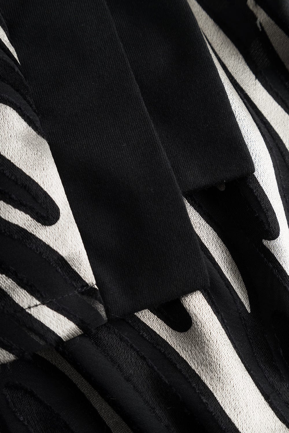 Detailbild 3 von Morgenmantel im Zebradruck exotisch elegant Polyester/Viskose