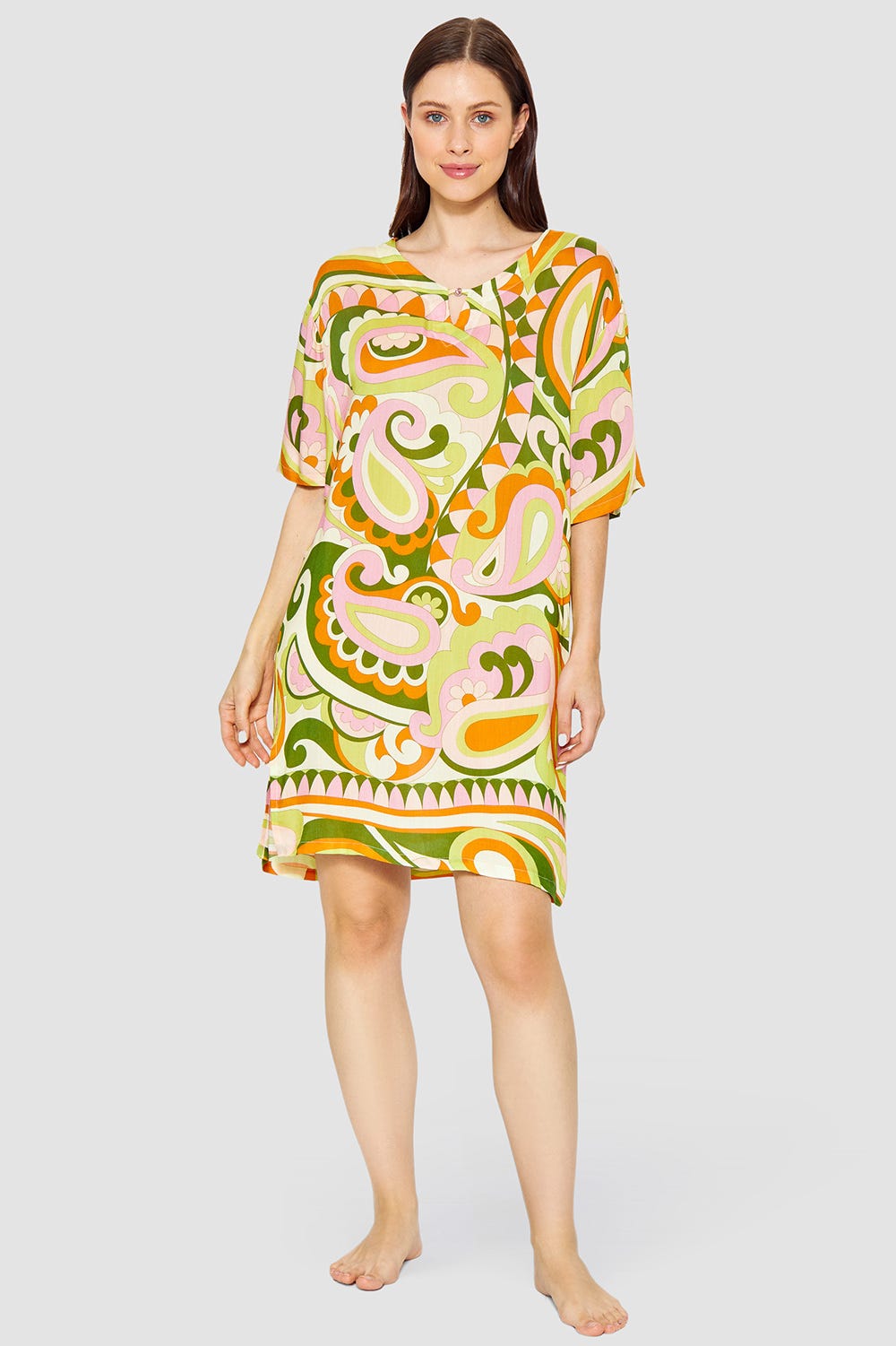 Frontalbild von Nachthemd Kurzarm aus Webstoff im sommerlichen Paisley-Druck Limettengrün Viskose/Seide