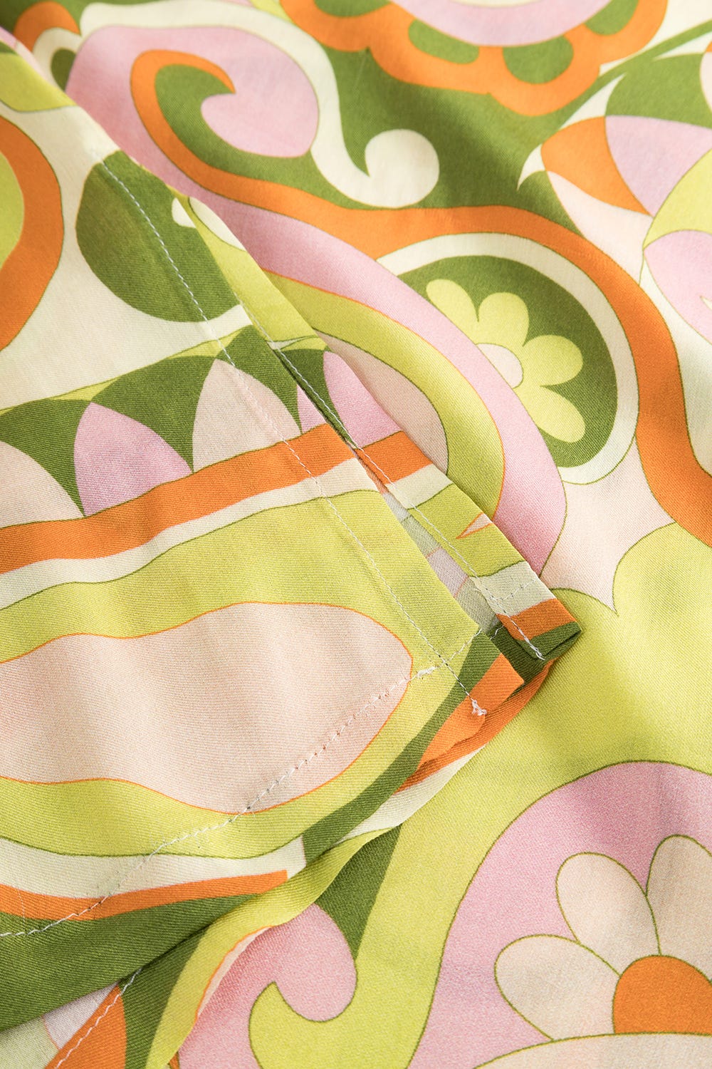 Detailbild 3 von Nachthemd Kurzarm aus Webstoff im sommerlichen Paisley-Druck Limettengrün Viskose/Seide