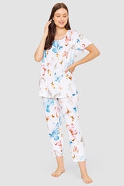 Frontalbild von Pyjama im Schmetterlingsdruck  romantisch verspielt 100% Baumwolle