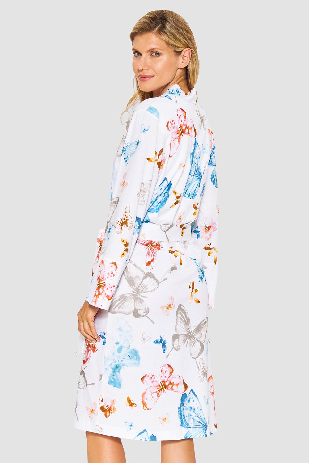 Rückansicht von Morgenmantel im Schmetterlingsdruck  romantisch verspielt 100% Baumwolle