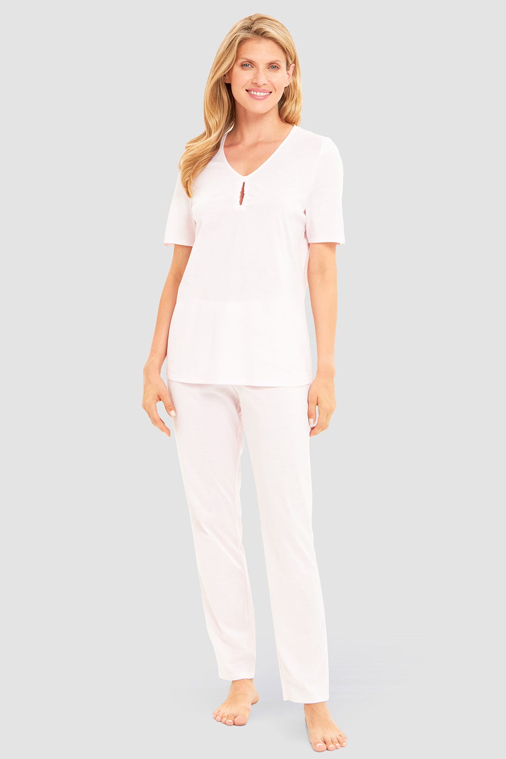 Frontalbild von Pyjama mit Loch-Detail und Raffungen verspielt 100% Baumwolle