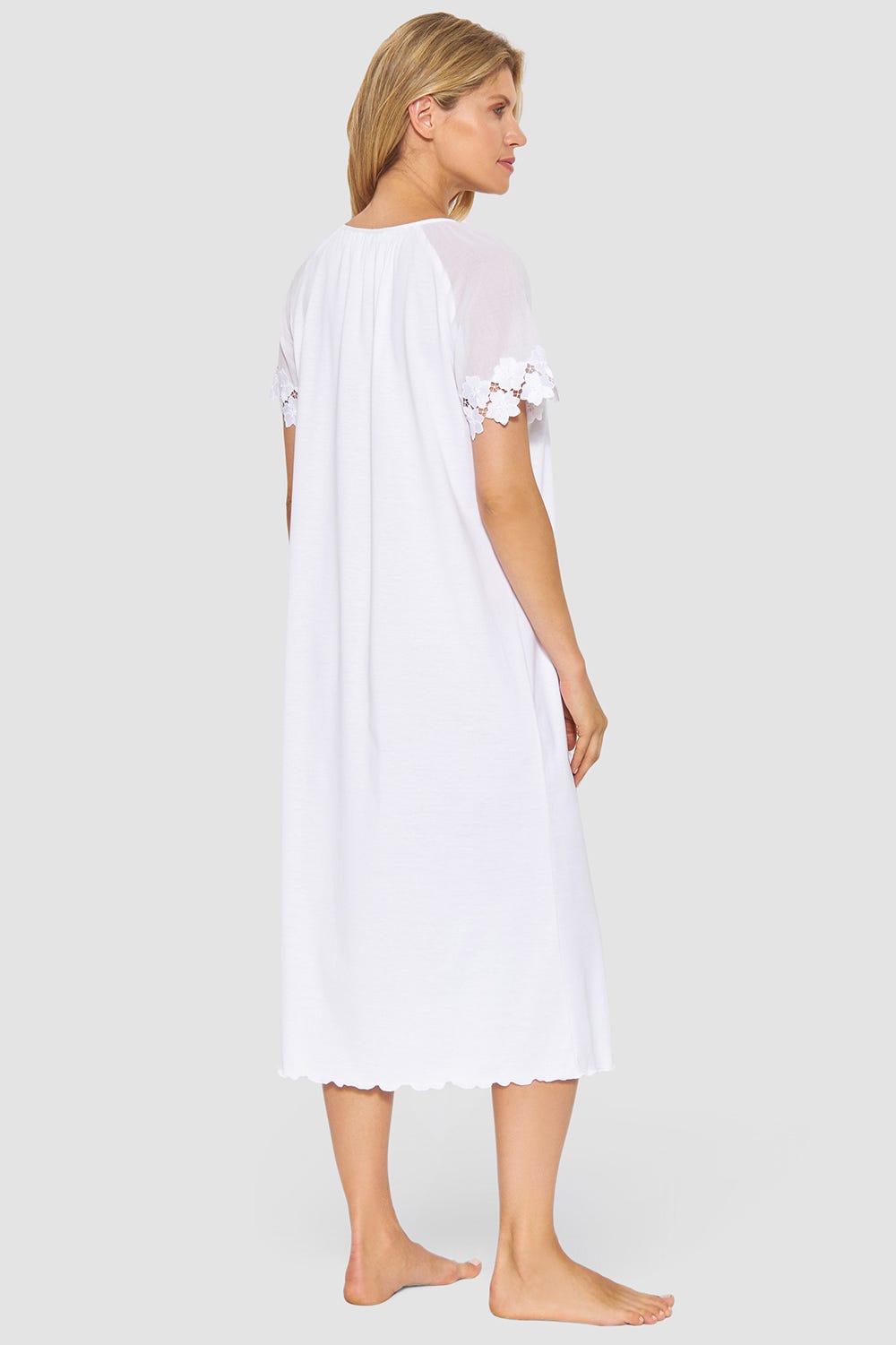Rückansicht von Nachtkleid mit blumigen Spitzendetails Voile 100% Baumwolle