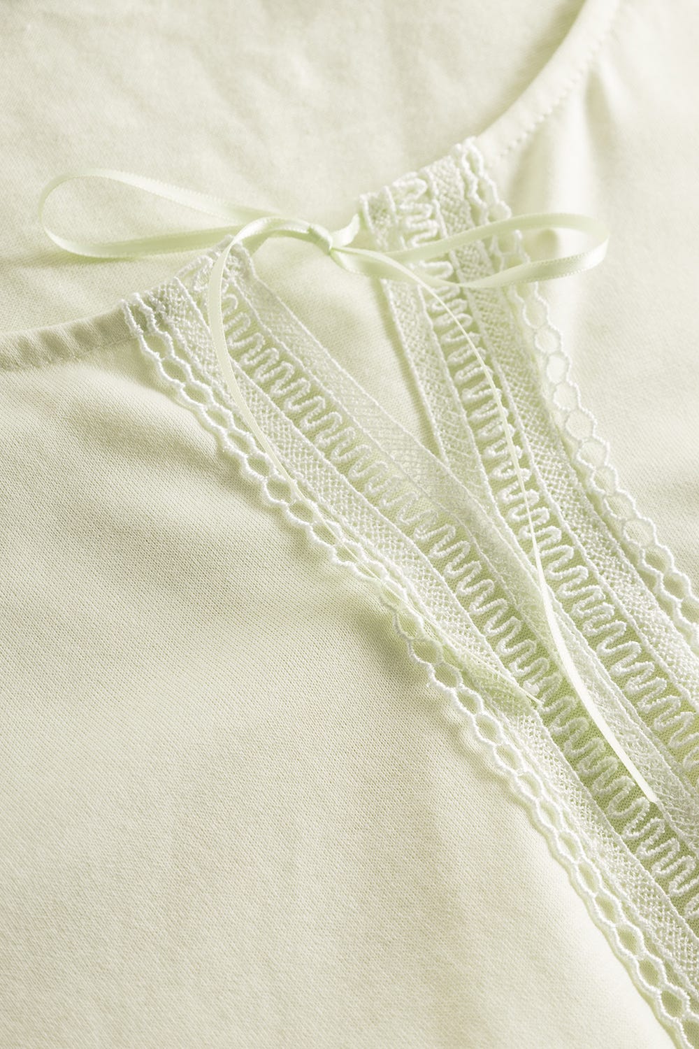 Detailbild 1 von Pyjama mit romantischen Stickereidetails 100% Baumwolle
