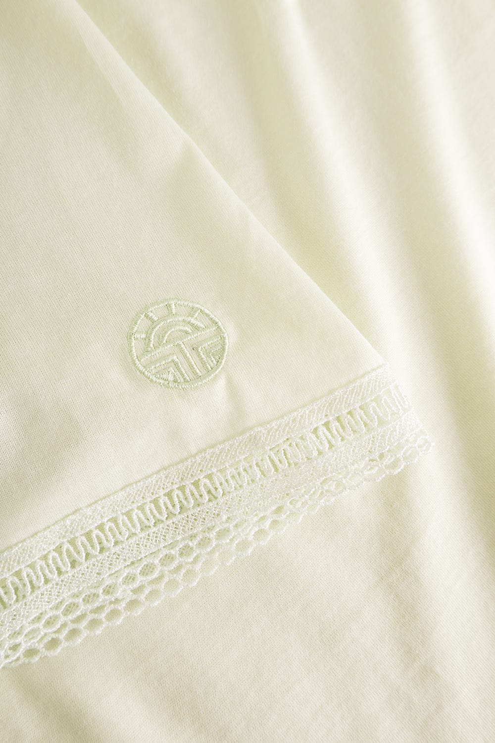 Detailbild 2 von Pyjama mit romantischen Stickereidetails 100% Baumwolle