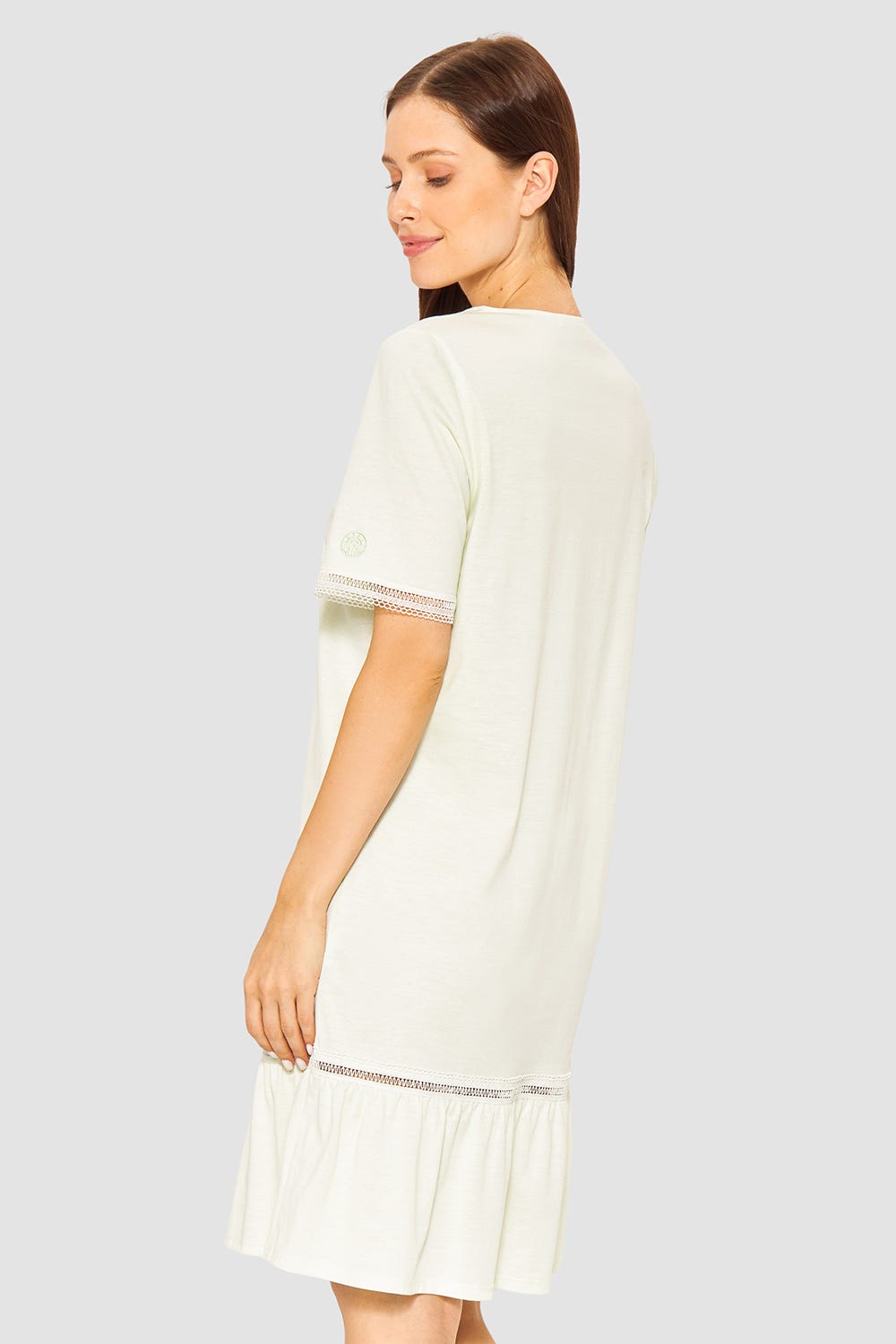 Rückansicht von Nachthemd mit romantischen Stickereidetails 100% Baumwolle