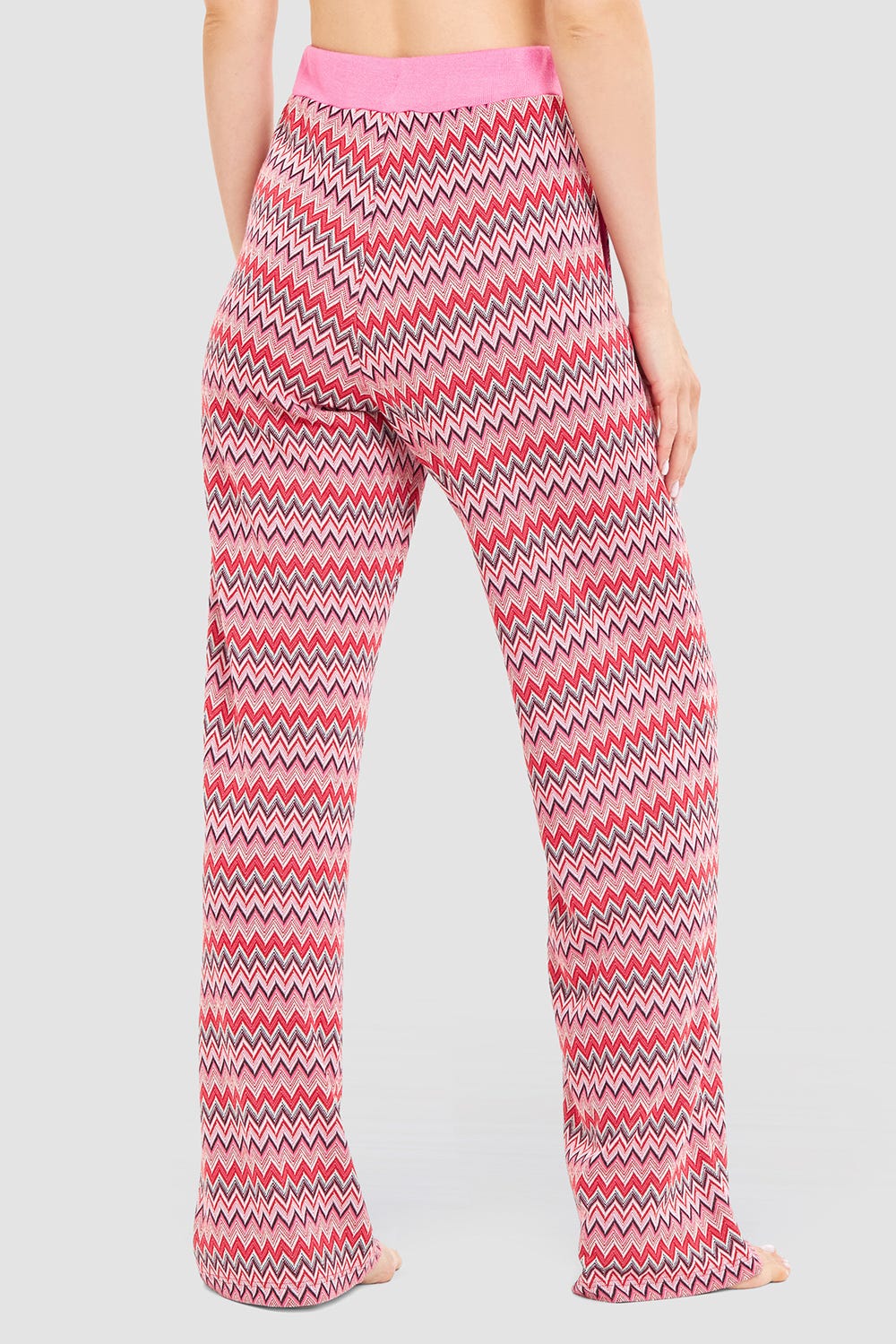 Rückansicht von Hose im Zackenmuster Strick Materialmix