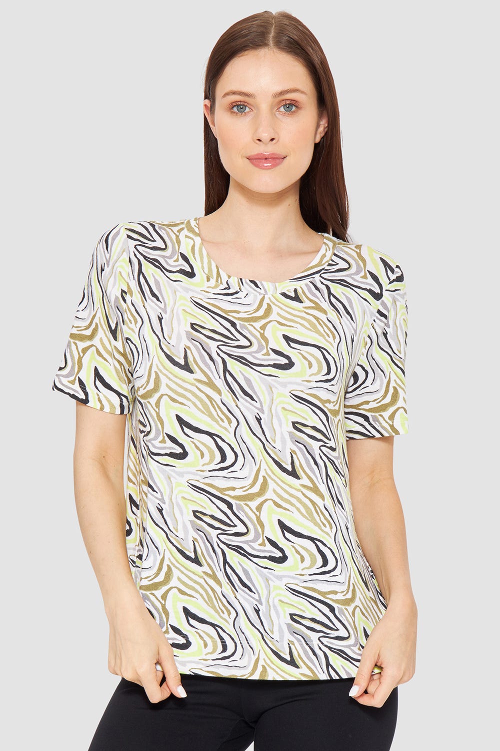 Frontalbild von T-Shirt im modernen Animalprint aus sommerlicher Strickware