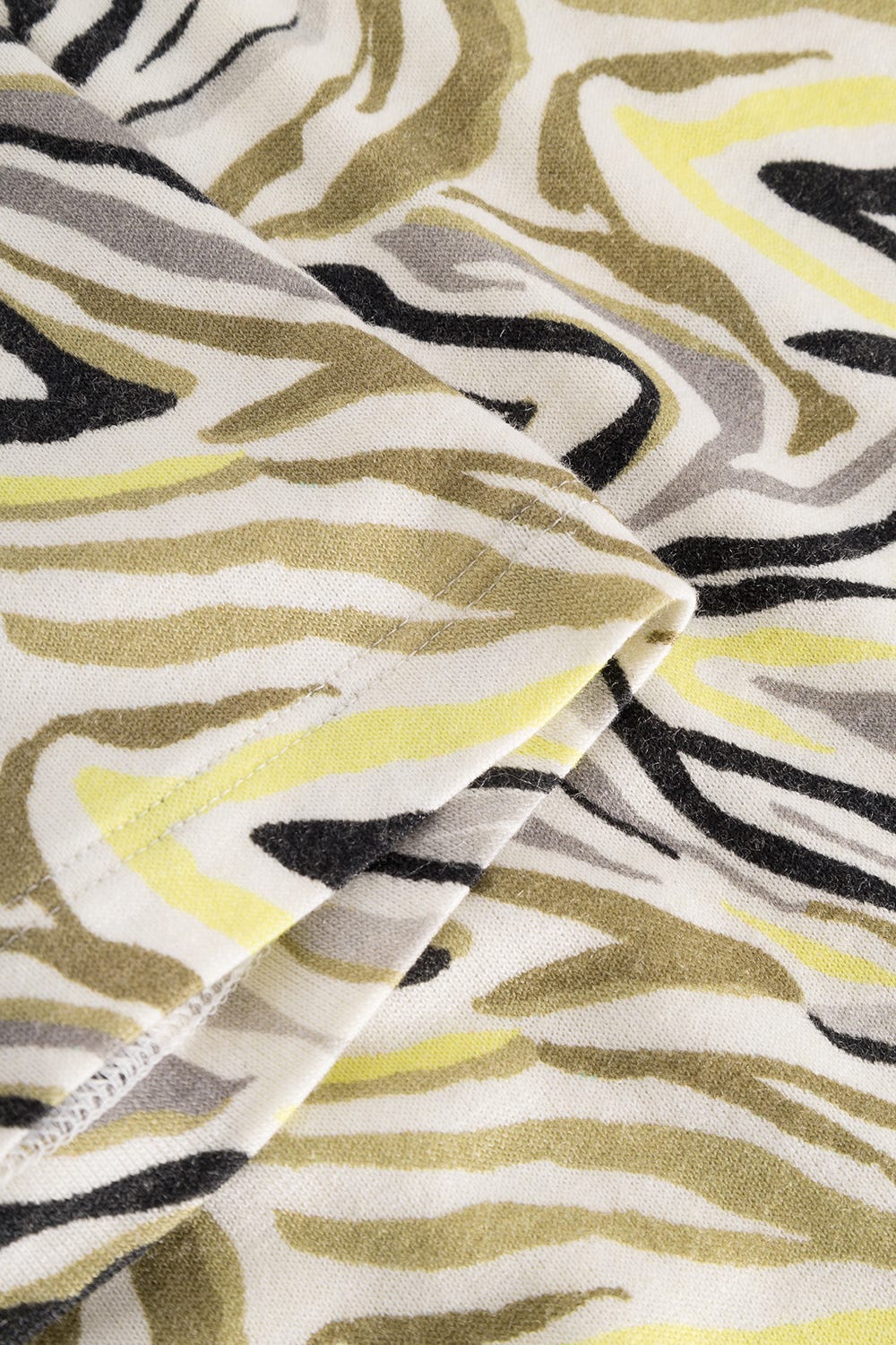 Detailbild 3 von T-Shirt im modernen Animalprint aus sommerlicher Strickware