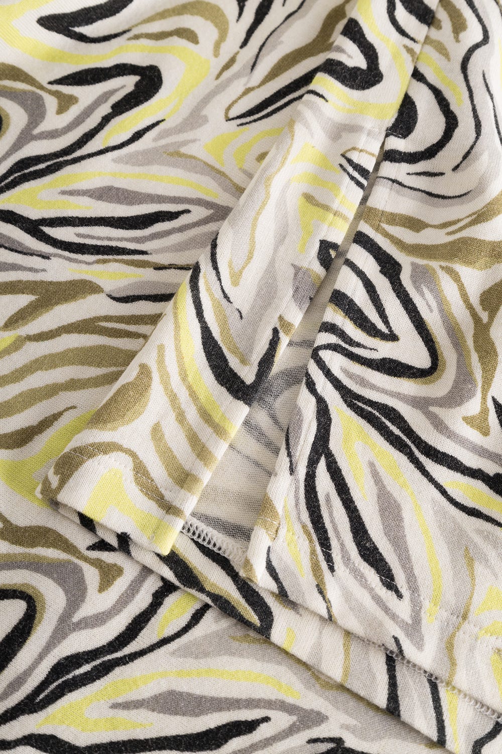 Detailbild 2 von Freizeitkleid im modernen Animalprint aus sommerlicher Strickware