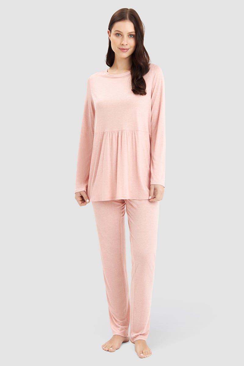 Frontalbild von Pyjama mit romantischen Raffungen in Rosa 100% Viskose