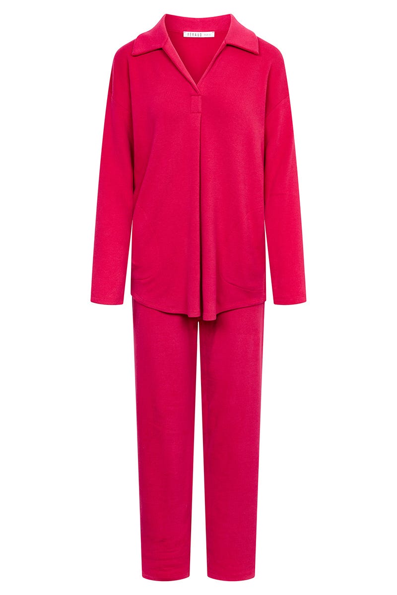 Hollowbild von Hausanzug aus Strick in Himbeere Materialmix