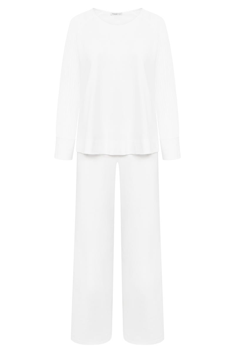 Hollowbild von Pyjama mit eleganten Spitzendetails am Ärmel 100% Baumwolle