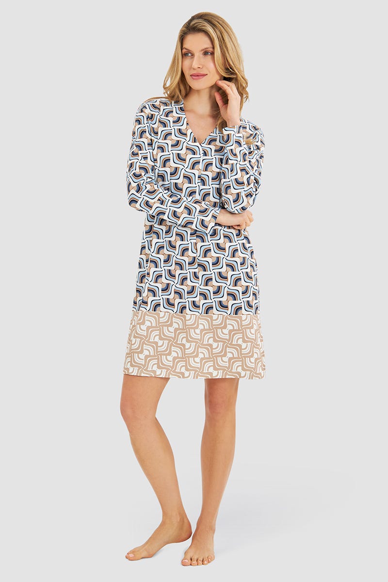 Frontalbild von Nachthemd im Grafikdruck 100% Baumwolle