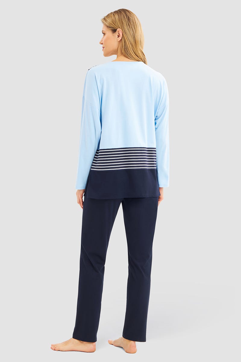 Rückansicht von Pyjama mit Flächenteiler-Muster Materialmix