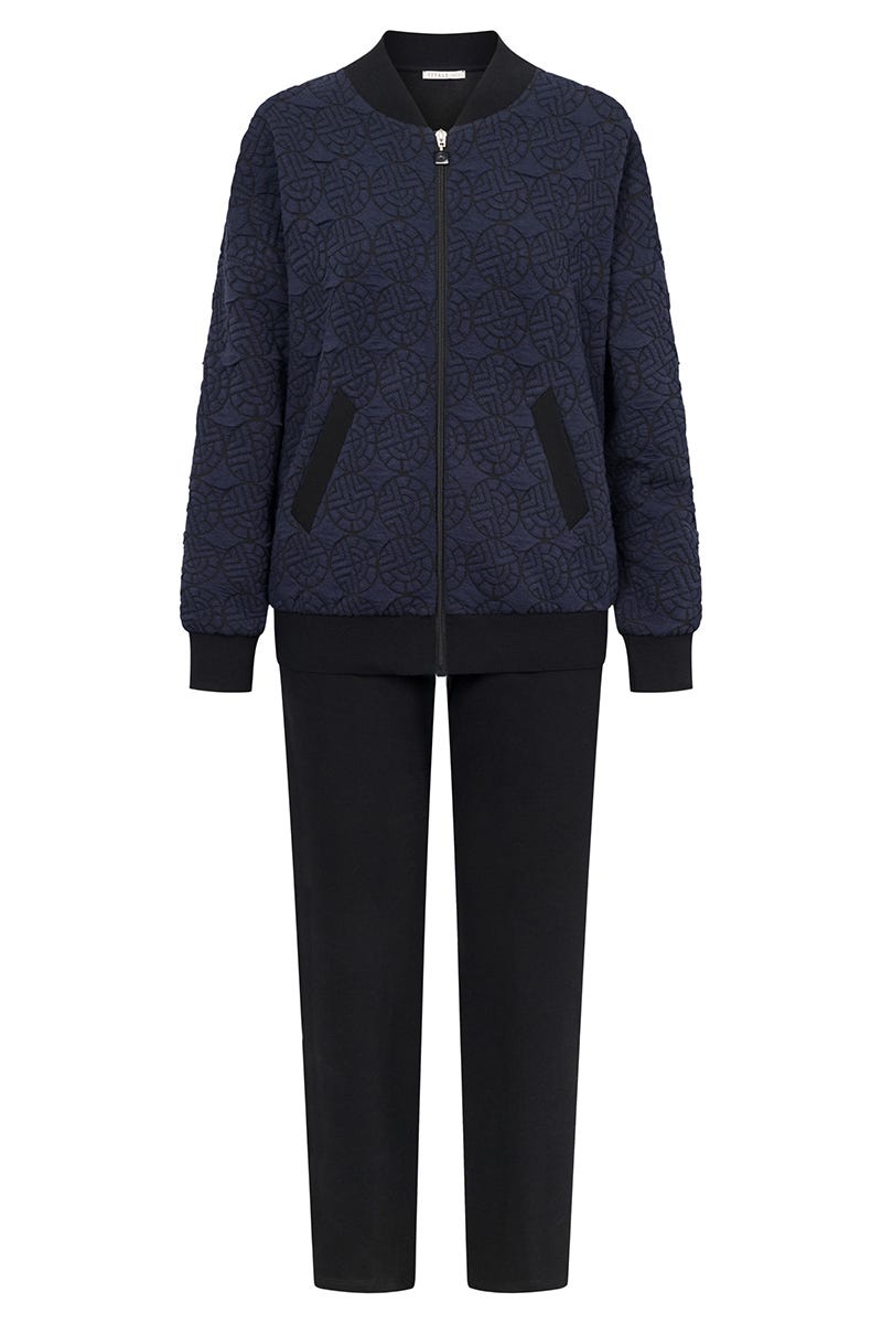 Hollowbild von Hausanzug aus Strickware mit Logo-Steppjacke Materialmix