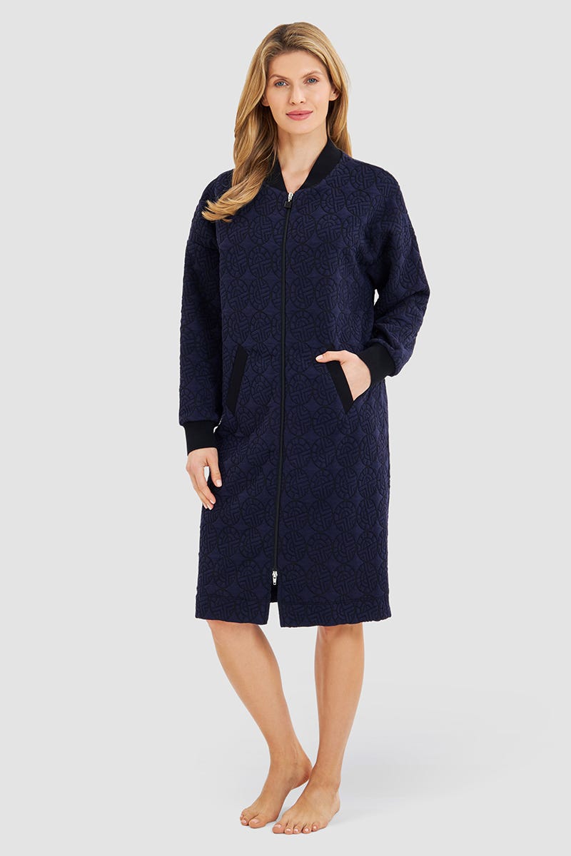 Frontalbild von Morgenmantel aus Strickware mit Logo-Stepp Materialmix